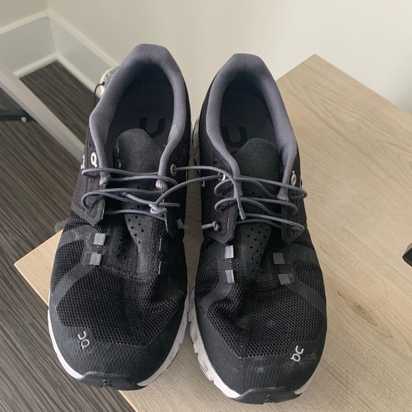 On Cloud Shoes - Picture 1 of 4